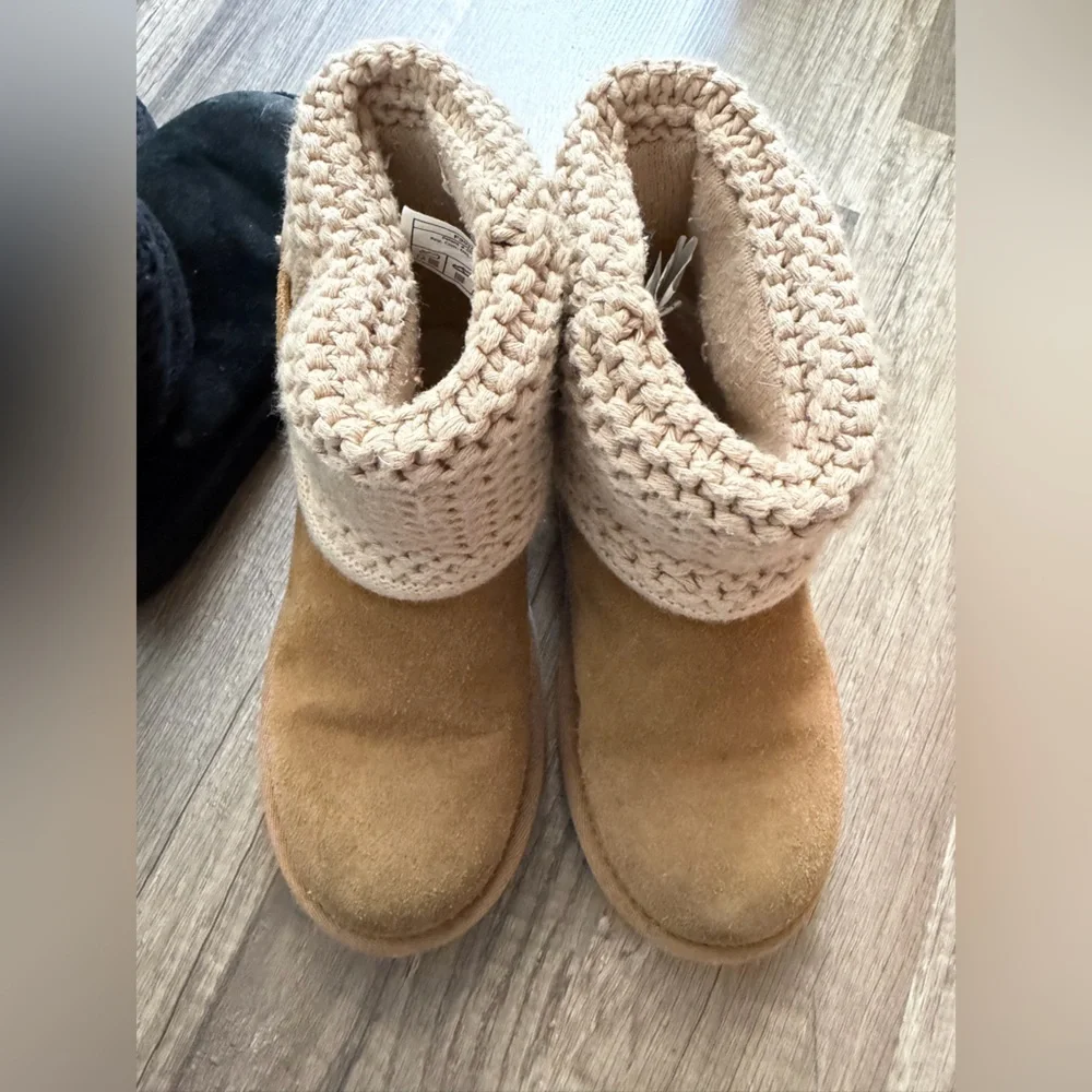 Uggs Girls Bundle Cozy Black Tan Size 13 kids